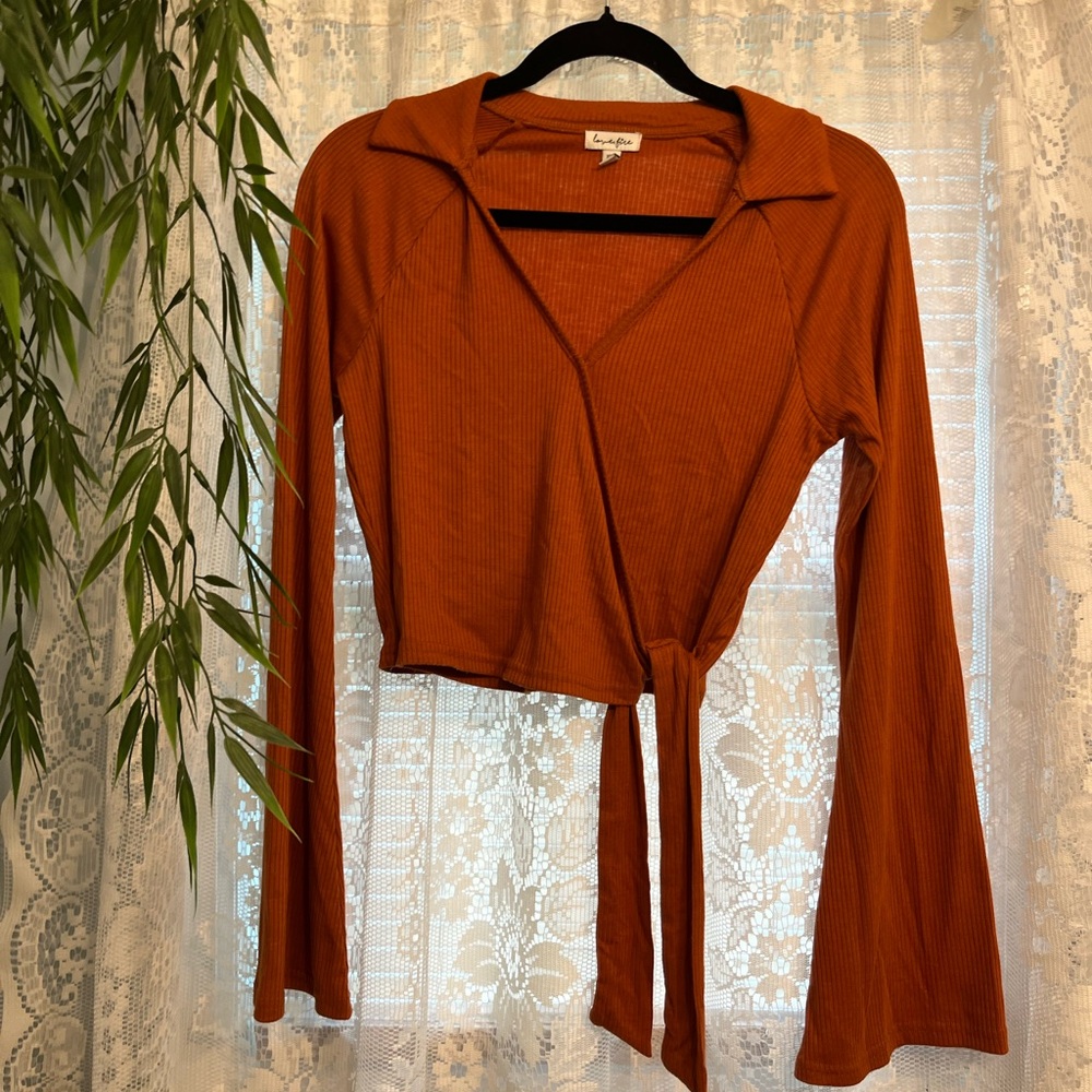 Women’s 70s Inspired bell long sleeve crop top